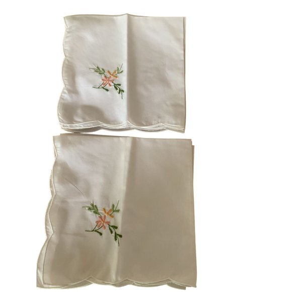 Vintage Set of 12 Embroidered Napkins 15 x 15” Some Staining - Picture 4 of 7
